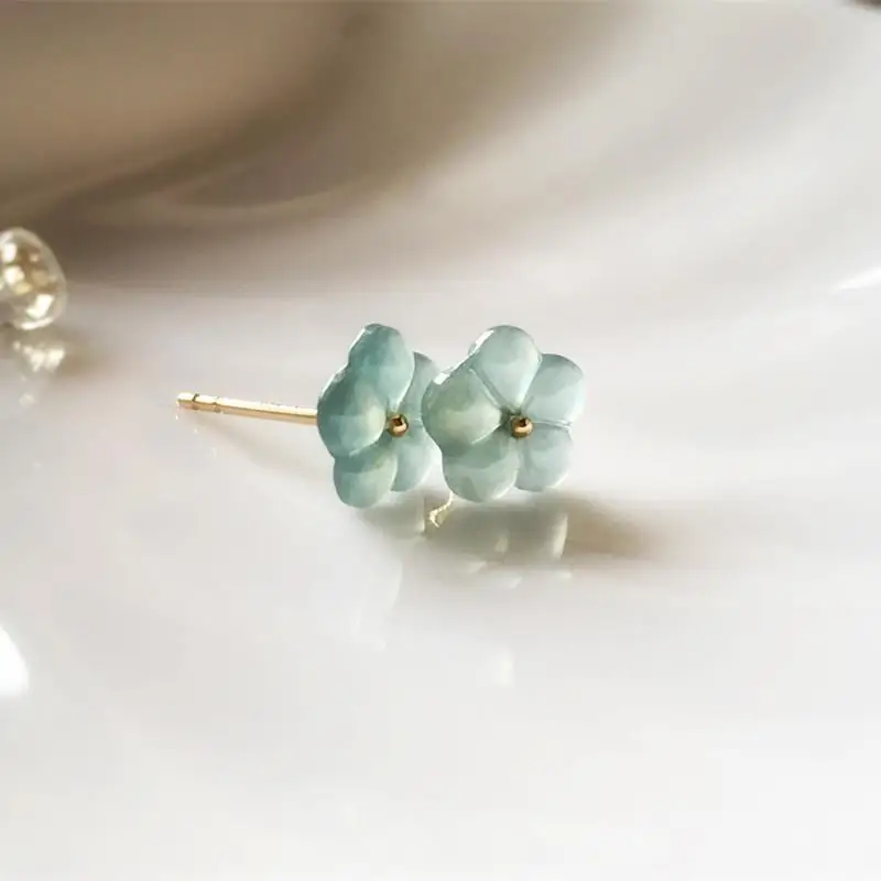 

Unique and intentional natural ice seed chalcedony flower short earrings light luxury compact charm ladies silver jewelry