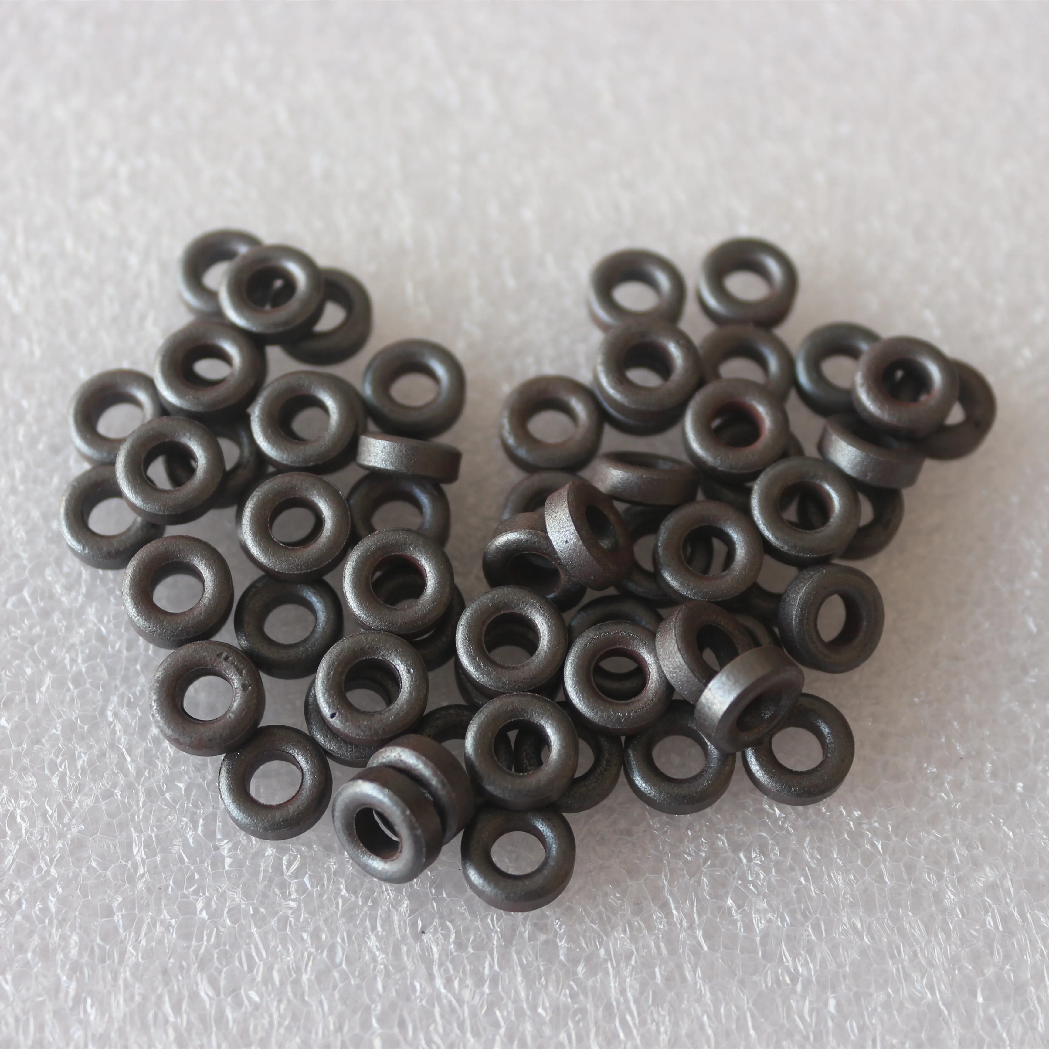 100PCS Magnetic Ferrite Cores Bead Coil Filter Wire 3.05 3.5 3.9 4 5 6 9 10mm Magnetic Hollow Ring Anti-interference