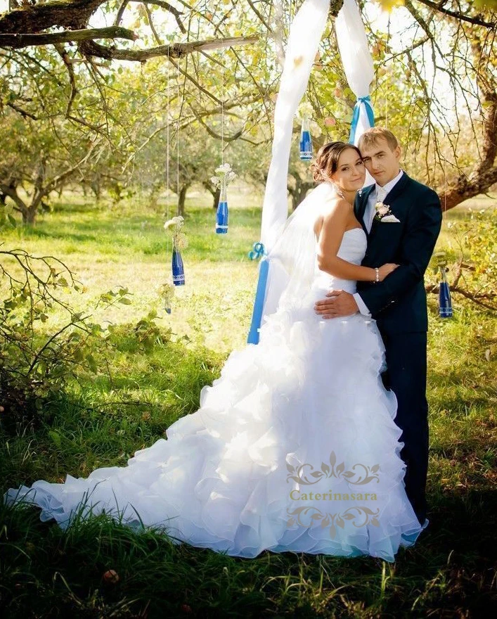 Sweetheart elegante abito da sposa senza maniche a strati cappella treno allacciato abito da sposa lungo abiti su misura 2020