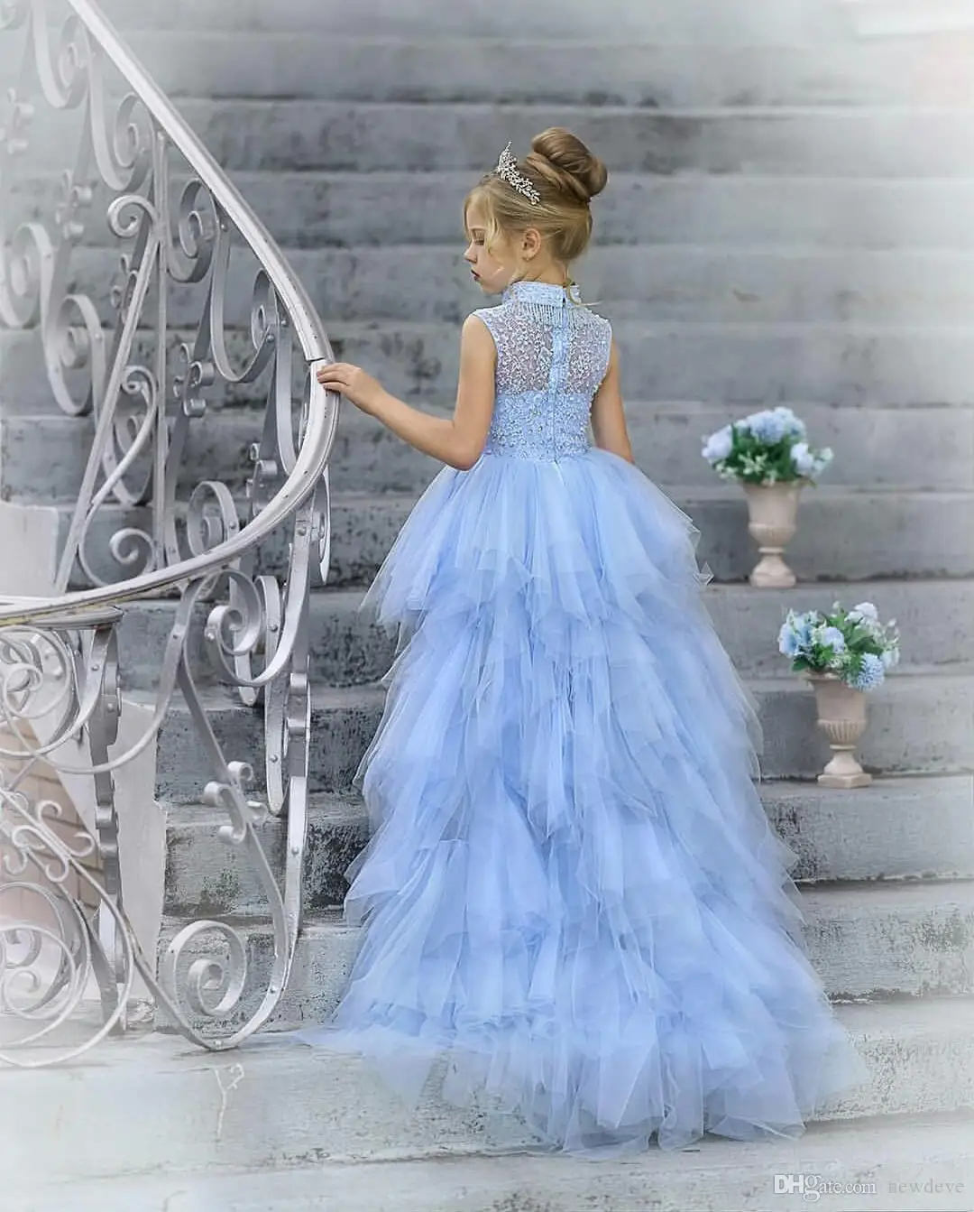 Lovely Flower Girls abiti collo alto Appliques di pizzo perline bambini abbigliamento formale personalizzato Hi-Lo compleanno Toddler Girls Pageant Gowns