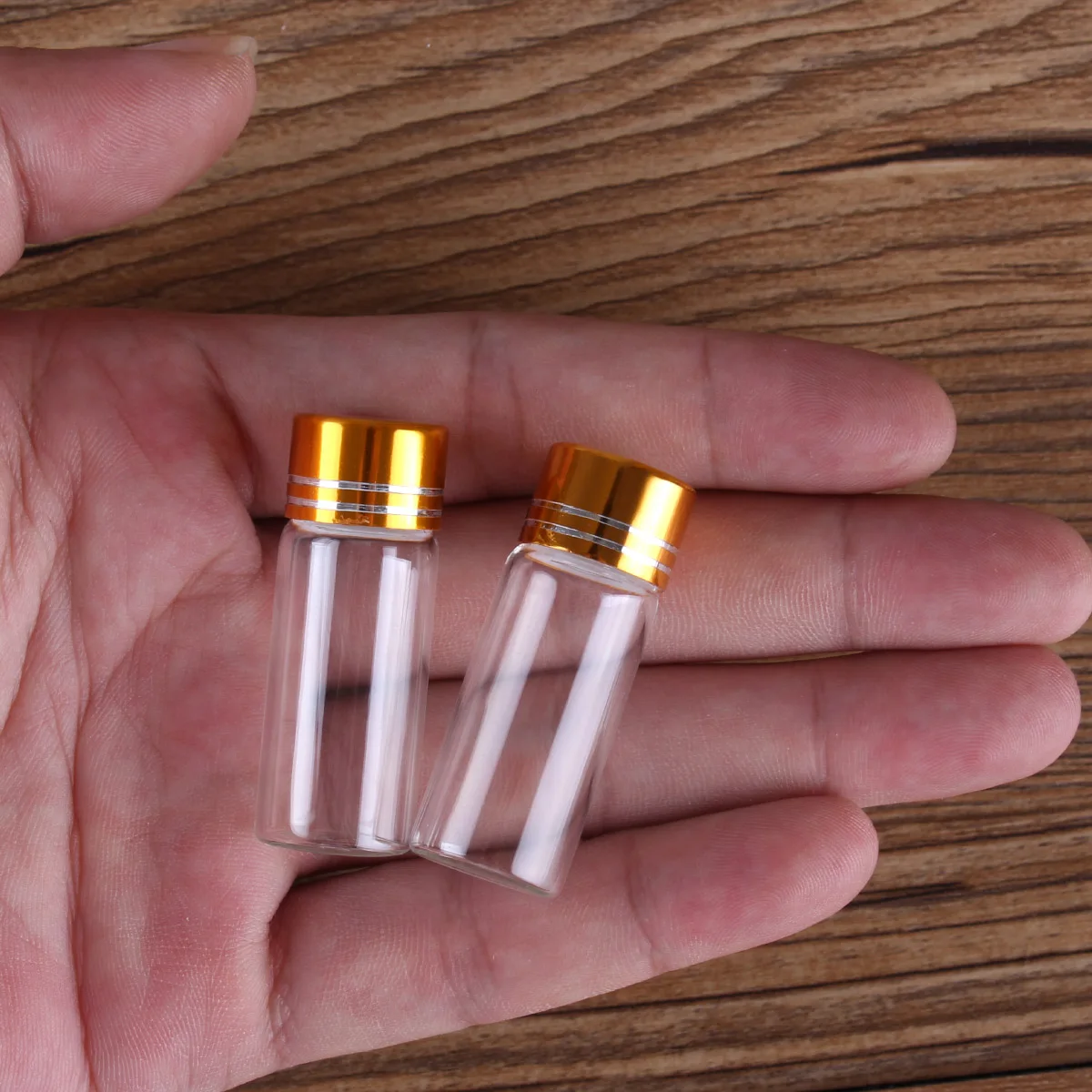 wholesale 100 pieces 4ml 16*40mm Glass Bottles with Golden Caps Mini Glass Bottles Tiny Jars Vials