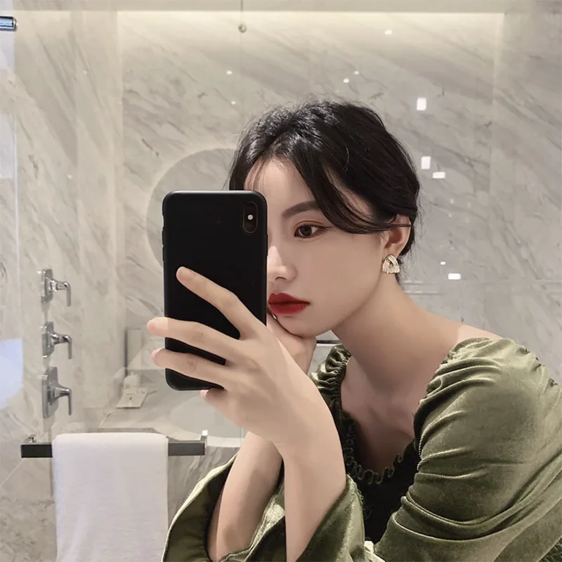 High Sense Triangle Geometry Drip Oil Fashion Elegant Earrings Female Retro Atmosphere Commute Wild Simple Short Earrings