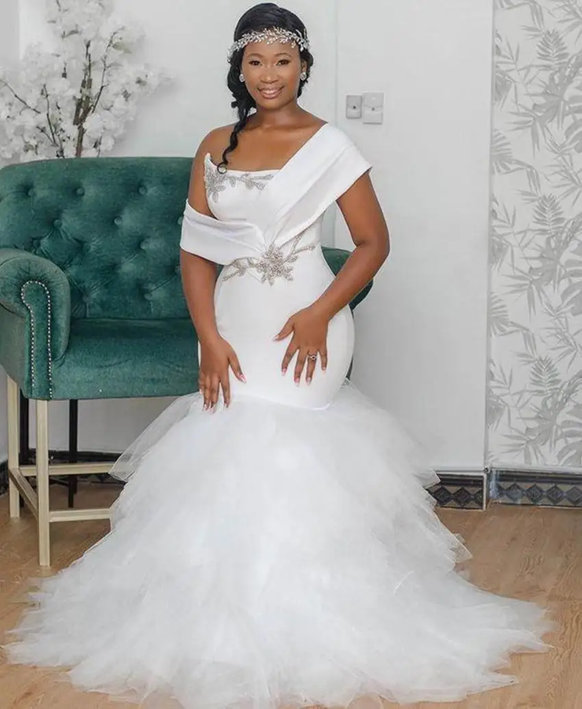 Plus Size Arabic Style Crystals Wedding Dresses Aso Ebi Off-Shoulder Sexy Mermaid Strapless Satin Tulle Sweep Train Bridal Dress