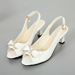 Cresfimix feminino bonito branco couro do plutônio dedo do pé aberto deslizamento em sapatos de salto alto para festa de verão senhora moda salto preto bombas a6140