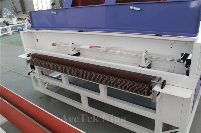 Mesin Pemotong Laser Makan Otomatis untuk Memotong Kertas Plexiglass Akrilik dengan Periode Layanan Panjang