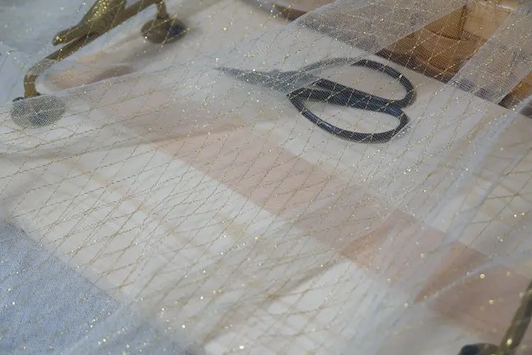 150cm Wide 1meter/lot Thin Tulle Fabric Veil Lace Fabric Material Grid Black White Gold Silver Thread Decoration X1087