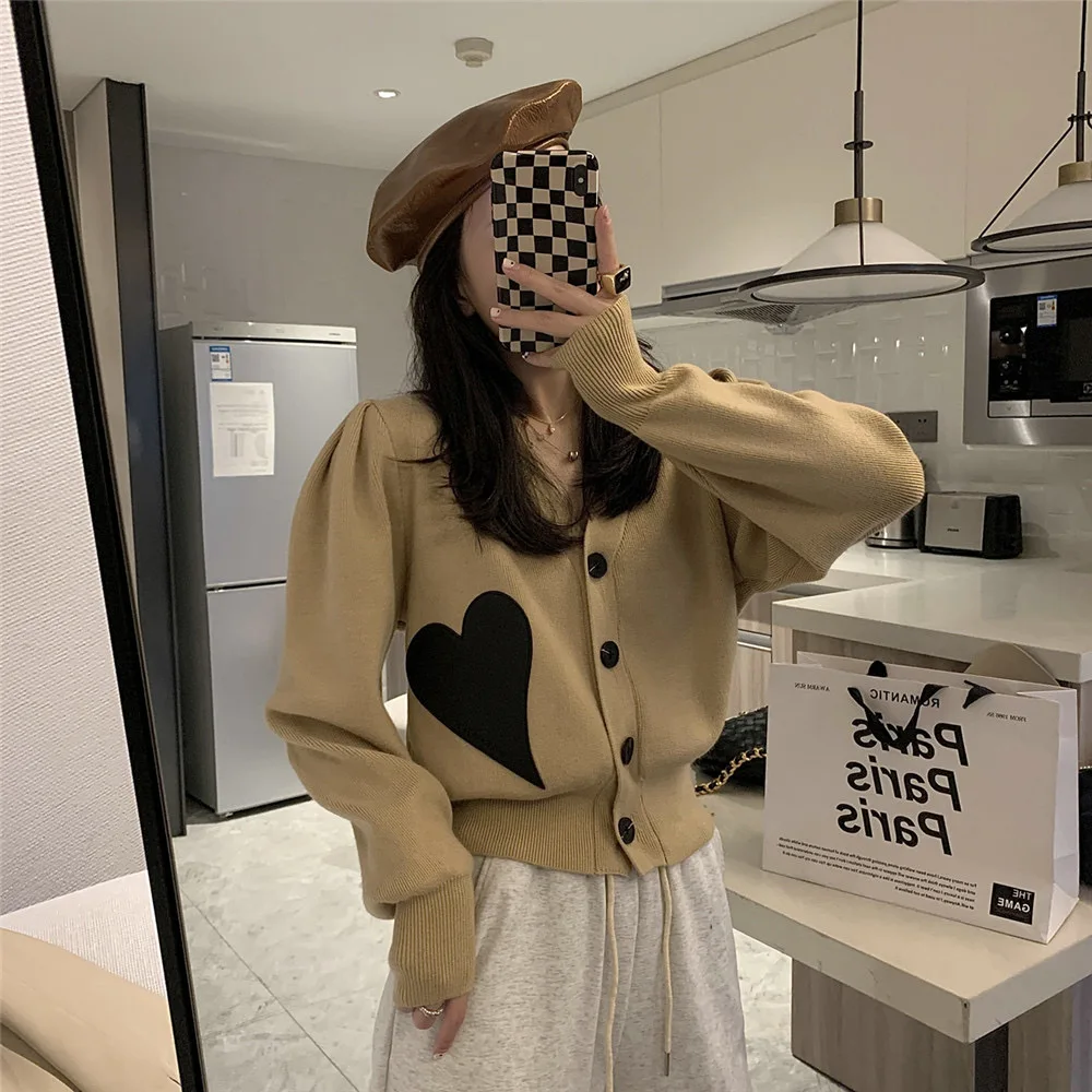 2021 Autumn Winter Women V-Neck Knit Cardigan Heart Patch Ladies Long Sleeve Single-Breasted Sweater Outwear Female Knitwear Top