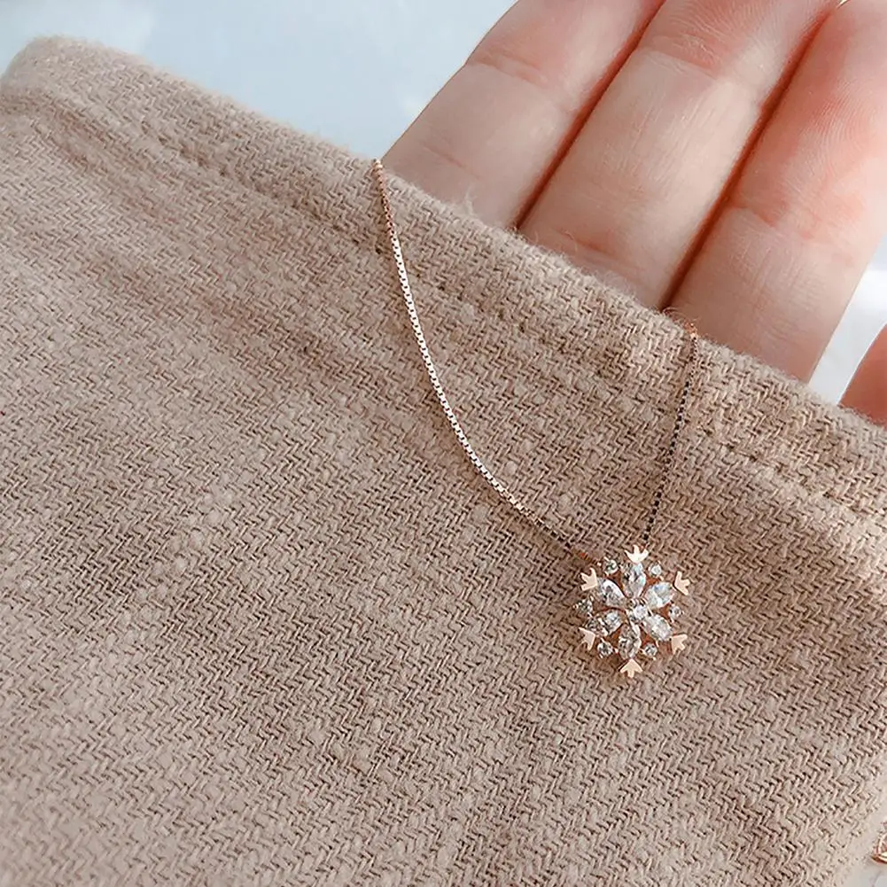 Clavicle Chain Snowflake Necklace Snowflake Pendant Personalized Clavicle Chain LadiesSimple Jewelry With Adjustable Length