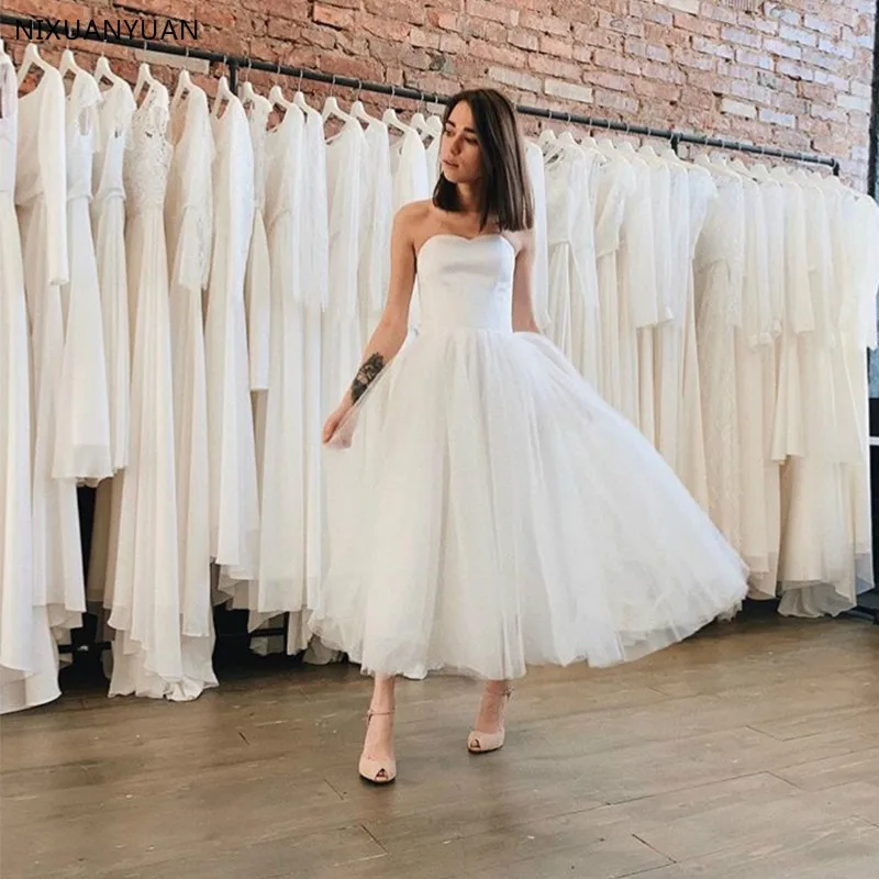 Vestido de casamento de comprimento de chá barato branco marfim curto vestido de novia feito sob encomenda uma linha vestidos de noiva para o casamento de verão