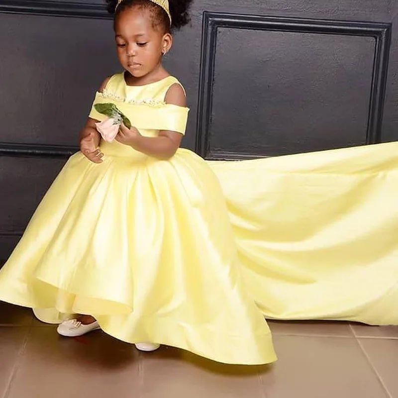 

Cheap Yellow Beaded Flower Girl Dresses Ball Gown Satin Little Girls Birthday Party Dress O Neck Sweep Train Pageant Dress