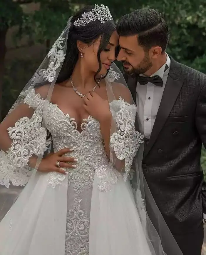 Maßgeschneiderte wunderschöne Ballkleid-Hochzeitskleider mit abnehmbarem Schwanz, Vestido De Noiva, schulterfrei, mit Perlen verziert, Tüll-Brautkleid