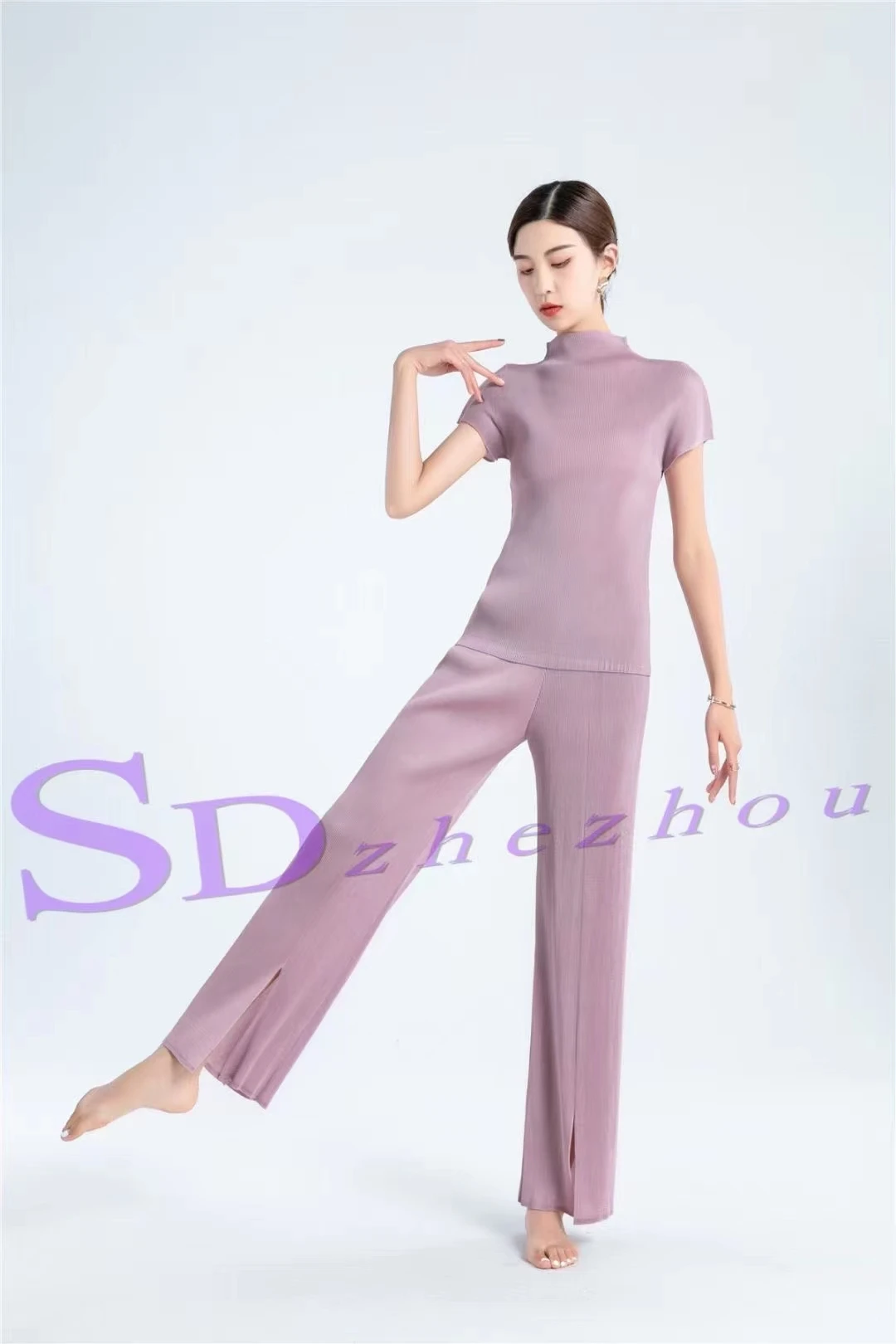 

HOT SELLING Miyake new Style turtleneck short sleeve T-shirt fold Hem slit Straight-leg pants solid two-piece outfit IN STOCK