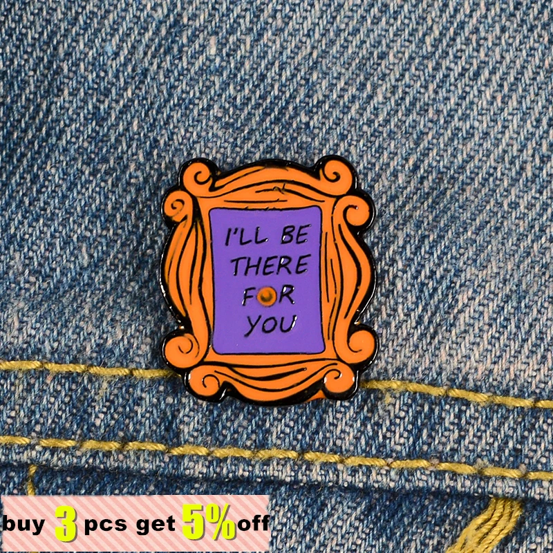 الأصدقاء المينا دبوس مخصص مونيكا شقة الباب دبابيس للقميص التلبيب حقيبة المدرسة القديمة شارة مجوهرات الصداقة هدية بالجملة