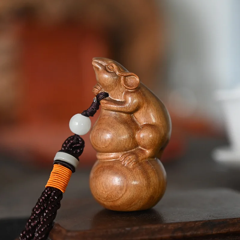 

7X4X4 CM Mouse on Gourd Hand Carved Green Sandalwood Figurine Lucky Netsuke Mini Zodiac Rat Pendant Feng Shui Home Decor - #W057