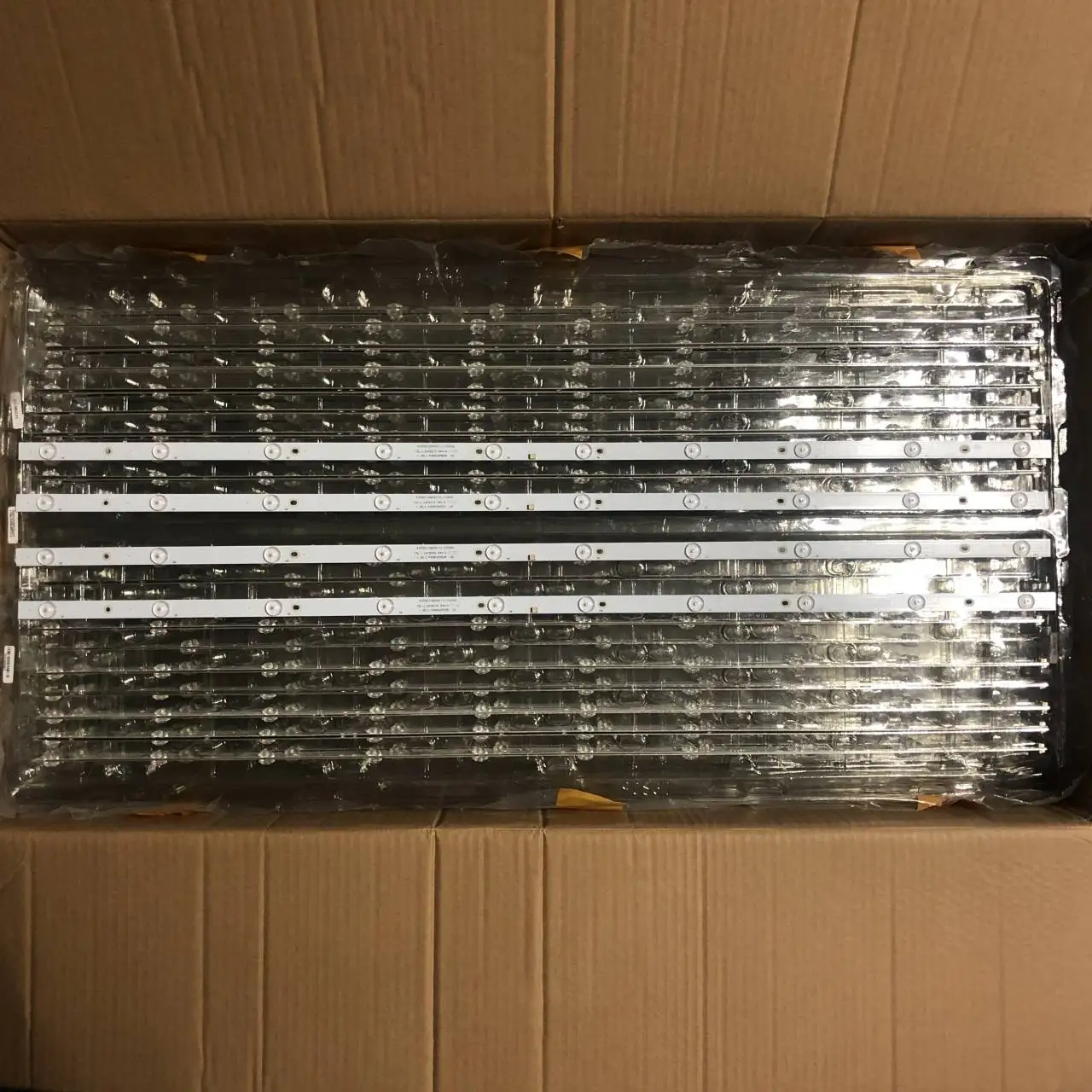 Tira de LED para iluminación trasera para 430N91GM04X10-C0069 YSL-L 1.30.1.43N91GM02R V0 7.03.F.43N91J14R/L11B011 10led 84,2 cm para Nevir NVR-7412