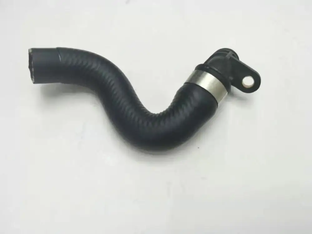 30713530 LR001442 Engine Coolant By-Pass Oil Cooler Upper Hose For Land Rover Freelander 2 3.2