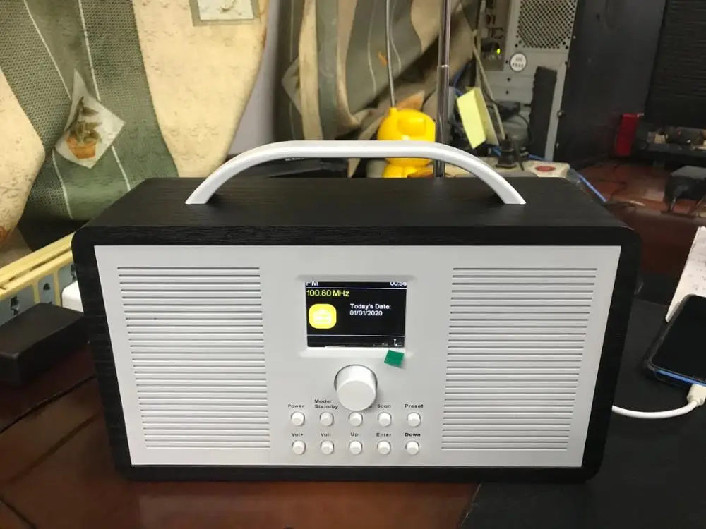 Rádio popular do dab/fm do desktop da casa com trilha dobro do orador de bluetooth