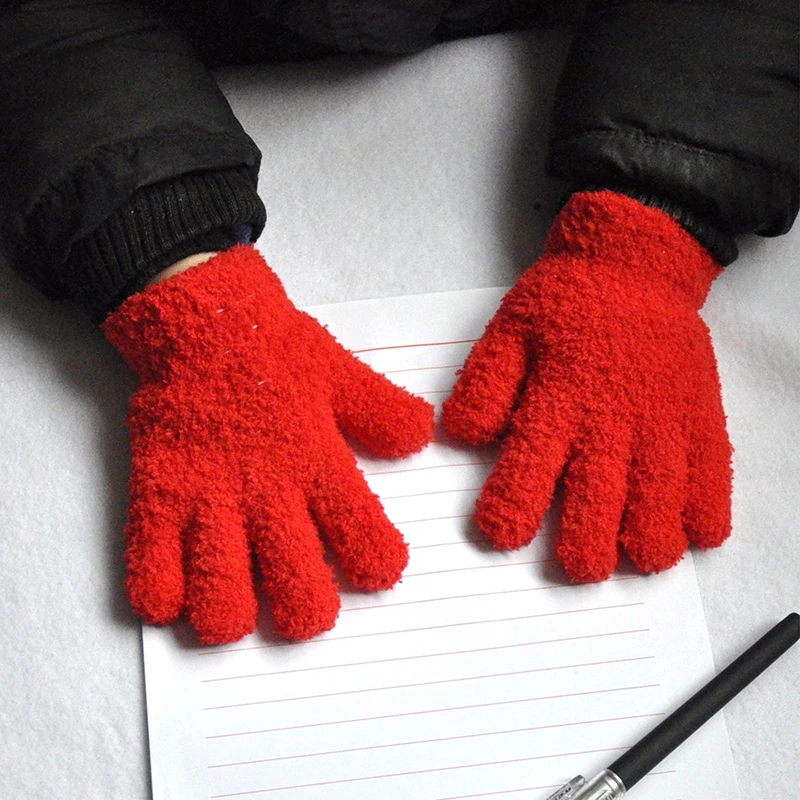 Guantes de lana de Coral para niños y niñas de 3 a 6 años, manoplas gruesas cálidas de invierno, suaves, guantes con dedos completos, 1 par
