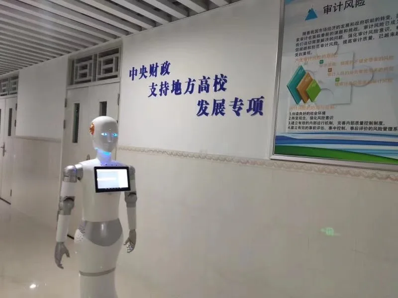 School students growth program project training stuff robot Humanoid facial recognition Robot Voice guide robot