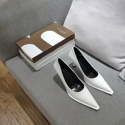 2020 NUOVE Donne Scarpe di CUOIO della Donna Alti Talloni delle Donne scarpe A punta Pompe per Ufficio Della Signora di Modo Slip on Calzino spedizione Bianco Nero