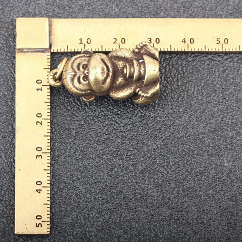 Antique Brass Monkey Holding Ingot Decoration Accessories Copper Chinese Zodiac Monkey Pendants for Keychains Craft Car Keyrings