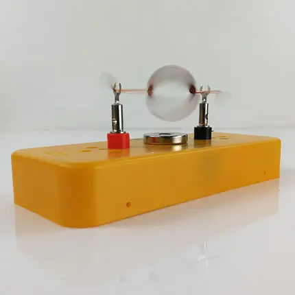 simple Motor principle explanation model The energized coil rotates in the magnetic field Physics experiment