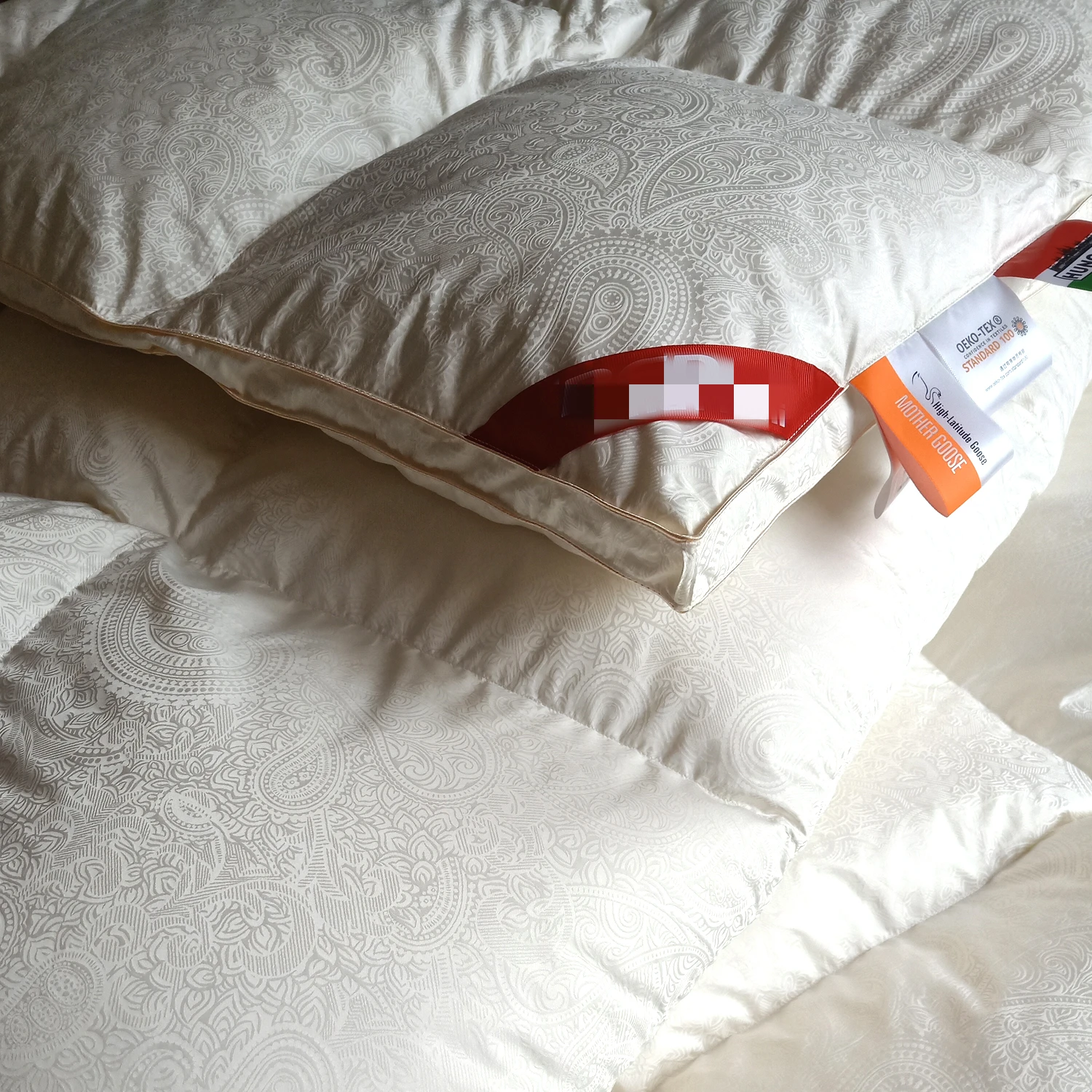 Winter Duvet 95% White Sticky Goose Down Filling 1500 Grams ，Cotton Jacquard Shell Cover 220 x 240 cm 1 Piece Customize