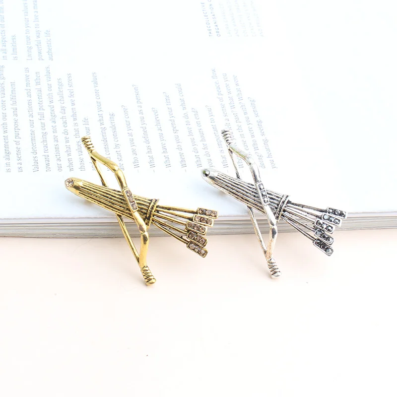 Pomlee Vintage Metal Bow and Arrows Brooches Crystal Clothes Suit Shirt Collar Lapel Pin Badge Jewelry Men Women Accessorise