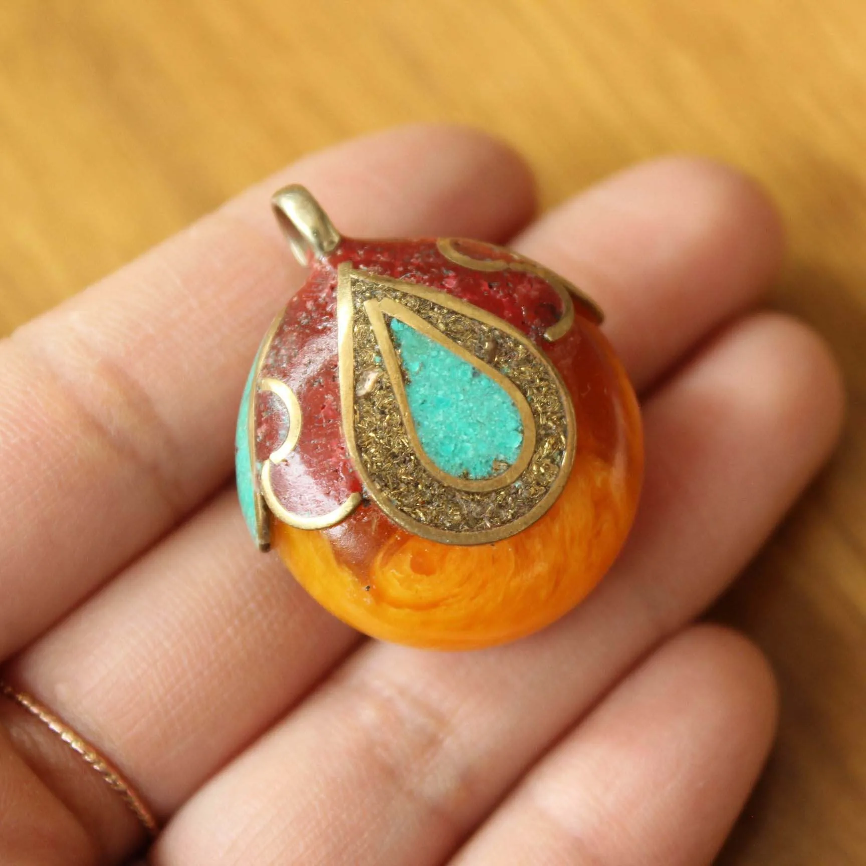 PN187 Ethnic Tibetan Jewelry Brass Resin Ambers Flower Pendant For Woman Nepal Handmade Charm