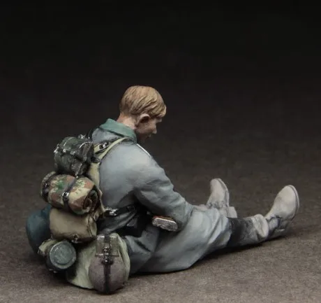 1:35 Resin kit   Tired soldier 314 Collectible Unassembled Sculpture for Hobbyists