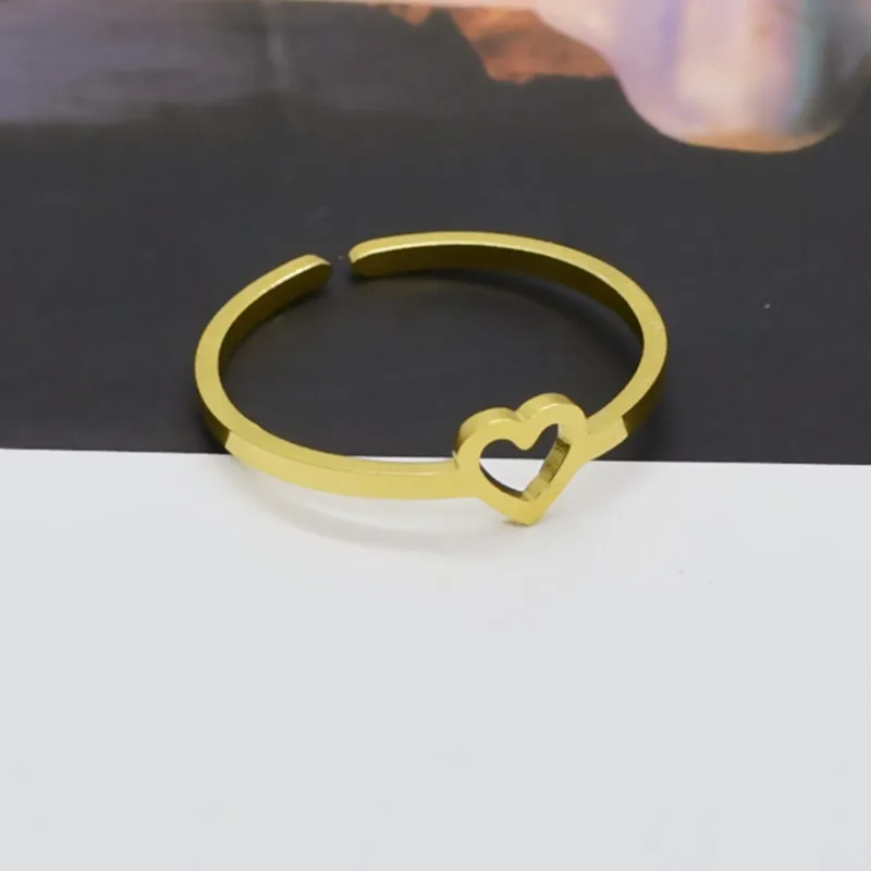 Popular in Europe and America, simple peach heart ring titanium steel vacuum plating jewelry ring