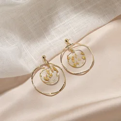 Korean Temperament Resin Gold Color Disc Geometric Ear Clips Earrings No Hole Wave Big Circle Clip Earrings No Piercing Female