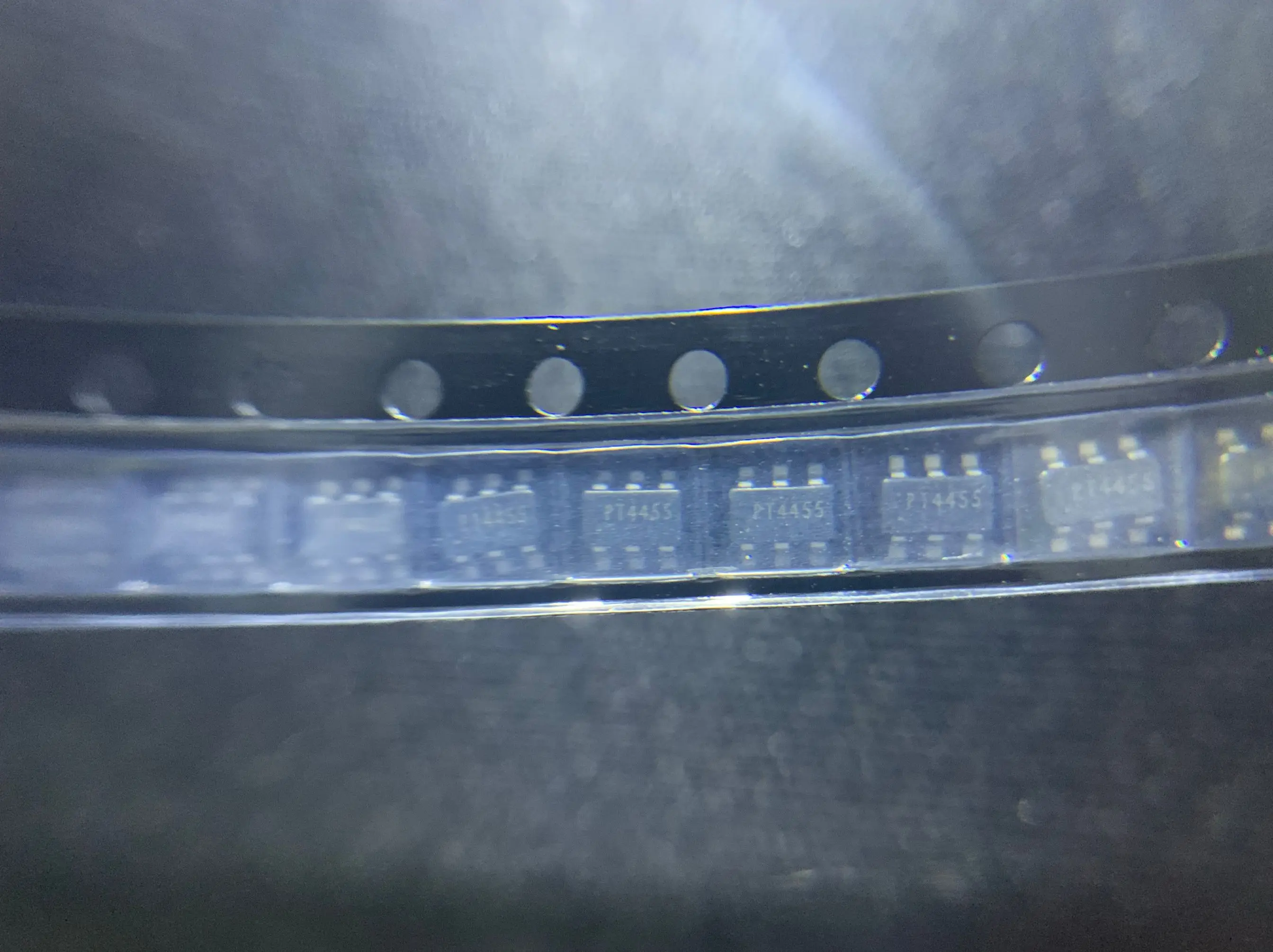 50 قطعة/الوحدة PT4455 SOT23-6 100% جديد الأصلي شحن مجاني