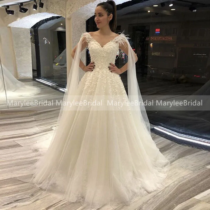 Fairy Lace Appliques Wedding Dress With Ostrich Feather Elegant V-neck Tulle Ribbon Bridal Dress Made To Measure Robe De Mariee