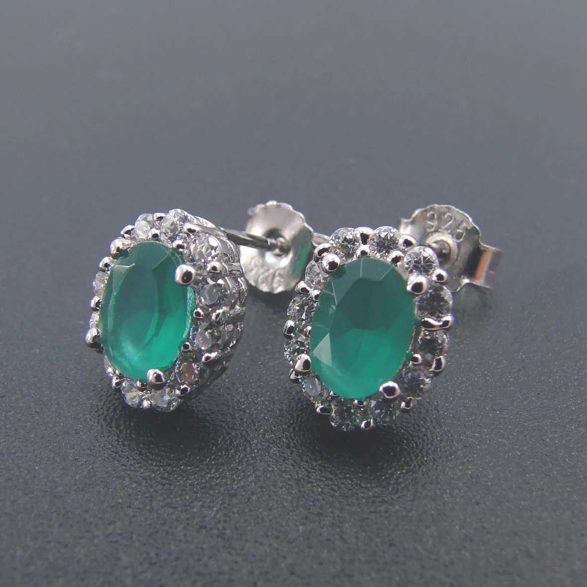 Boucles d'oreilles Paraiba en Tourmaline ovale, vert naturel Luminescent