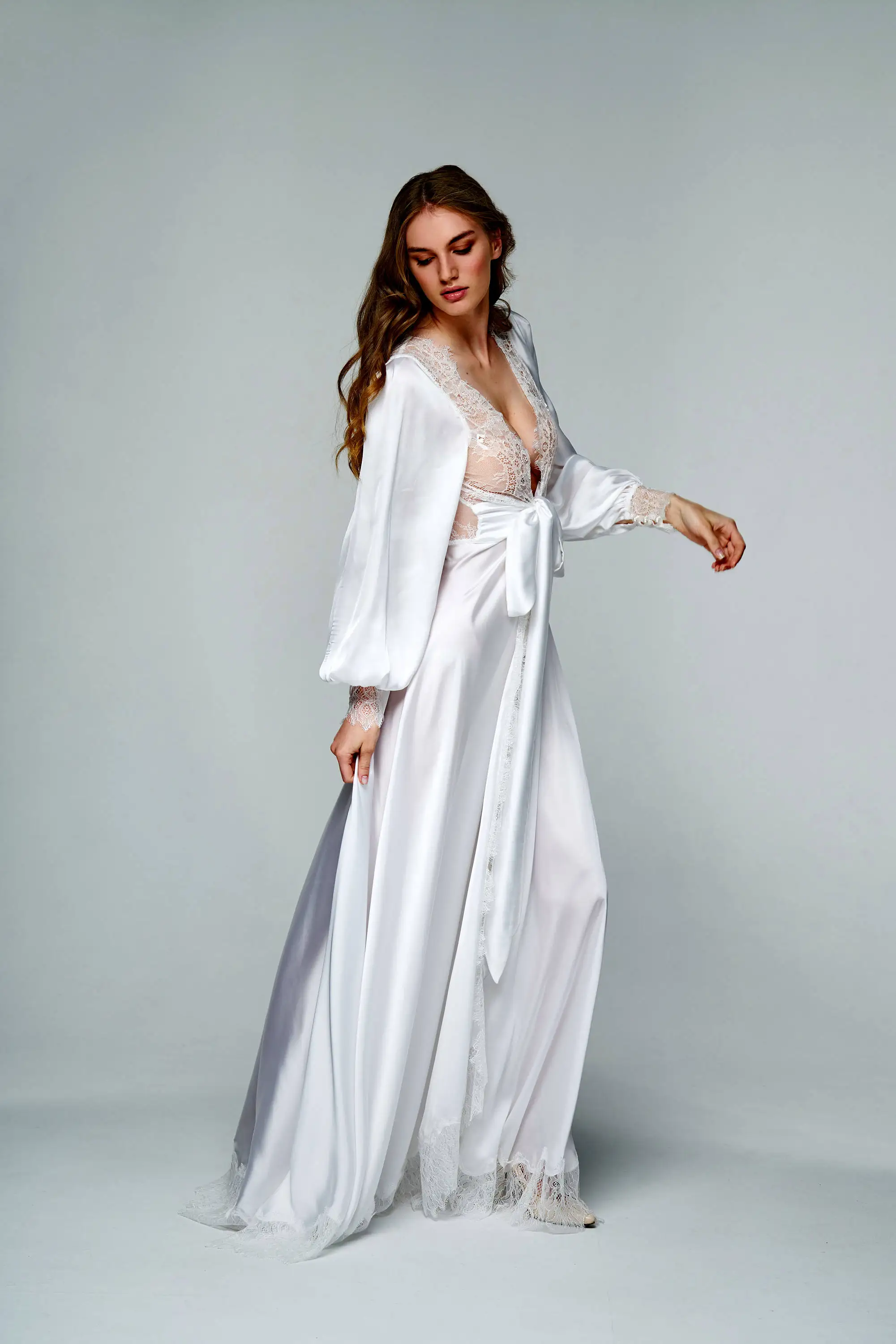 2020 Long Sleeve Night Robe Illusion Lace Back Soft Silk Satin Sleepwear Dress Custom Made Floor Length Nightgowns Robes Cheap