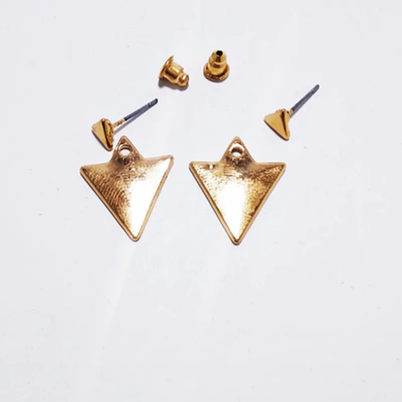 New Punk Glossy Asymmetric Triangle Stud Earring for Women Punk Geometric Simple Jewelry Gift Mujer Brincos oorbellen