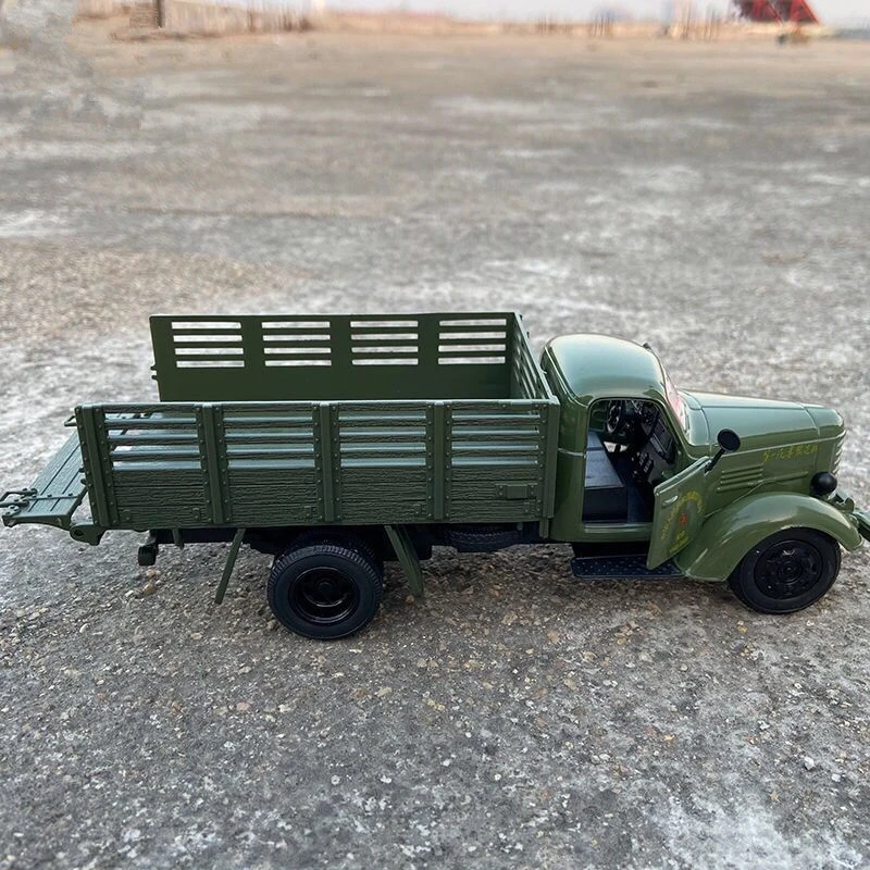 1/30 Tactical Truck Alloy Model Diecasts Military Transport Vehicle Model Metal Armored Car Model Sound and Light Kids Toys Gift