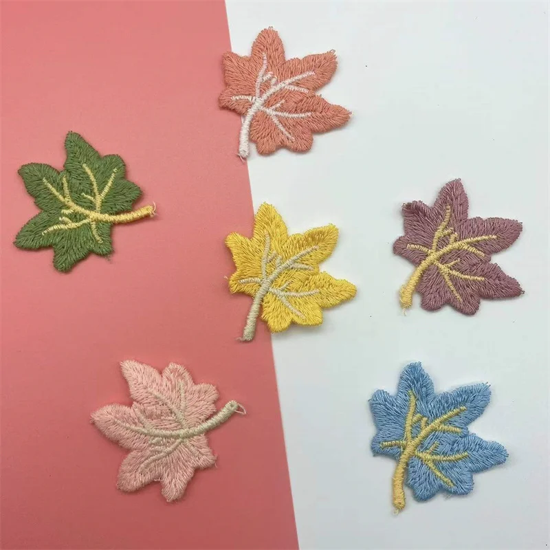 

100 Pcs/Lot Mixed Color Exquisite Maple Leaf Embroidery Patch Badge Kids Gloves Sewing Patches Diy Headwear Hairpin Accessoriess