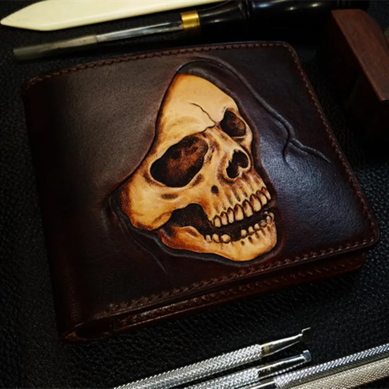 

Hand Engraving Short Brown Cowhide Carved Skull Purses Men Clutch Vegetable Tanned Leather Wallet Card Holder