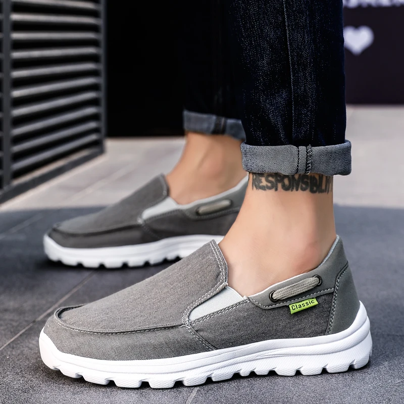 

Men's winter extra-large canvas shoes fat 46 soft bottom widening pedal dad shoes