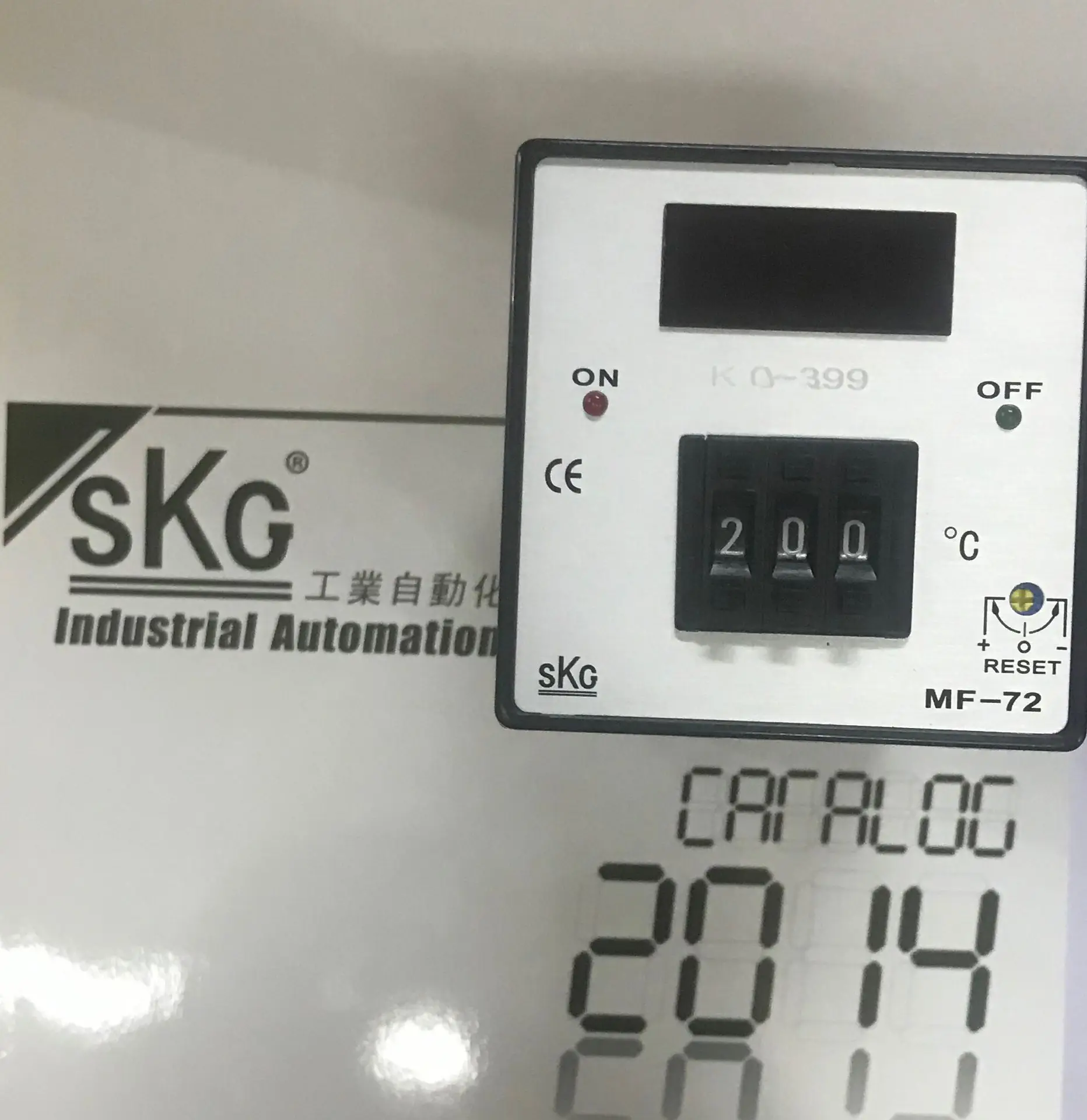 thermostat temperature controller Genuine SKG DIP digital temperature SKGMF72 genuine security shelf MF-72 Voltage 220v