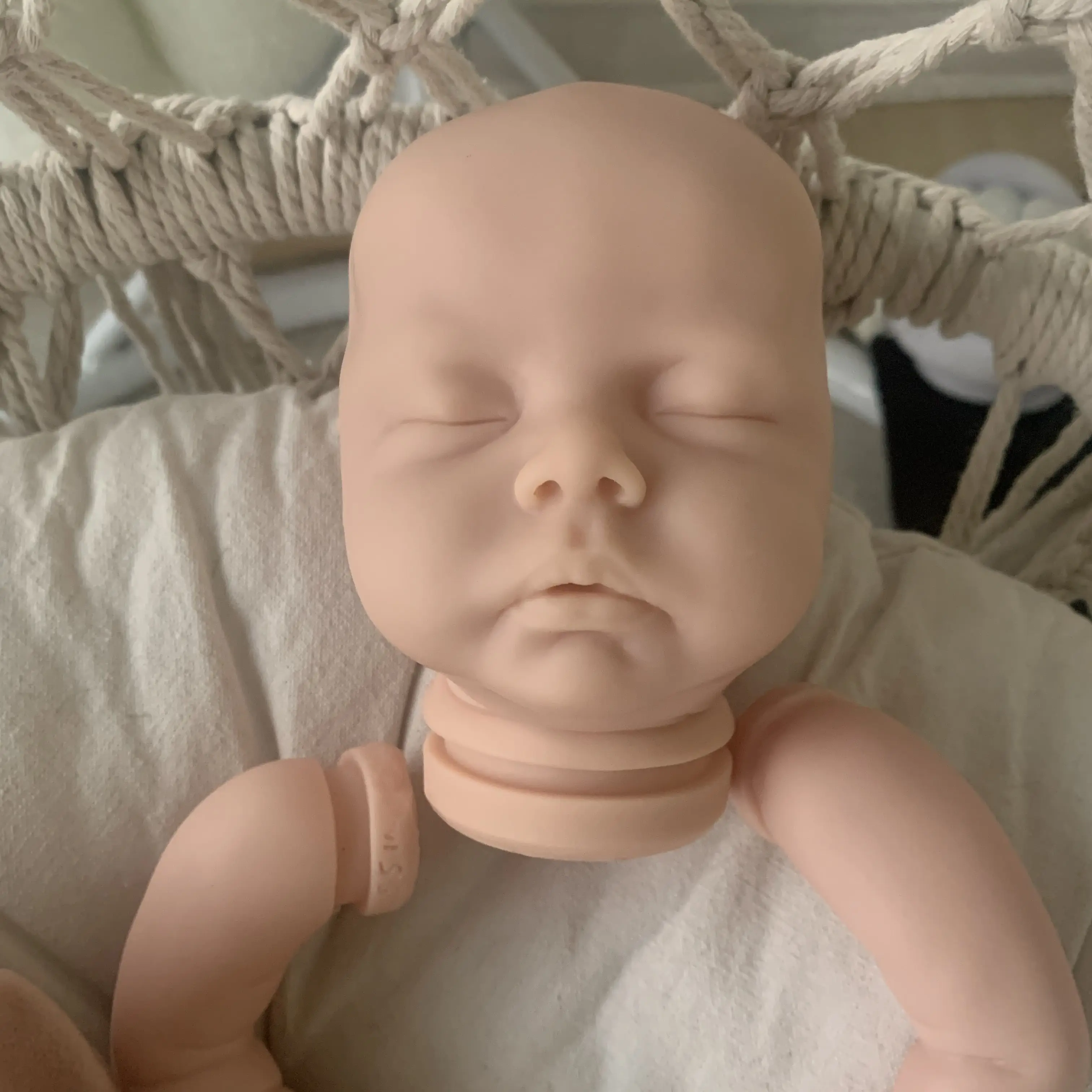 NPK 18 inch Delilah Reborn Doll Kit - Levensechte frisse kleur Zachte DIY-poponderdelen voor verzamelaars en ambachtslieden
