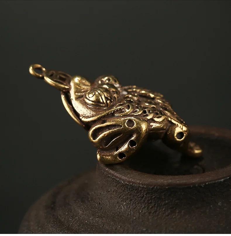 Antique Brass Old Bronze Three-legged Golden toad DIY Keychain ring Pendant ornament Miniature Fitting Keychain Pendant a0287