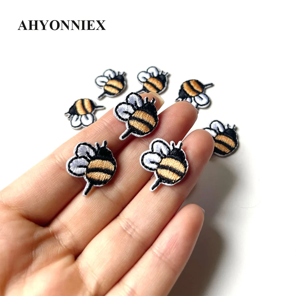 10pcs/lot Mini Yellow Bee Patch Embroidery Sticker Iron on Patches for Clothing Applique Embroidery DIY Clothing Accessories