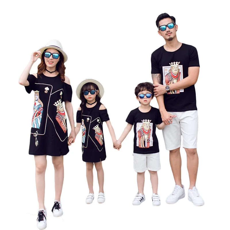 

Summer Family Matching Outfits Mom Daughter Black Poker Face Strapless Shoulder Dress Dad Son Short T-Shirt Couple Clothes