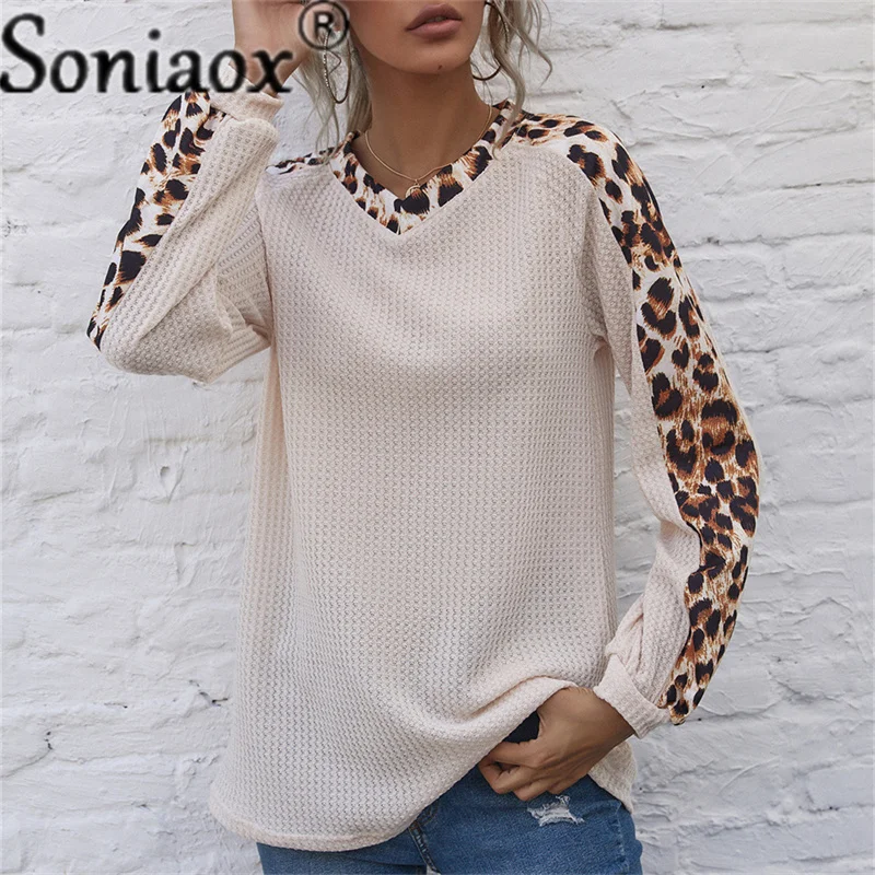 

Autumn 2021 Oversize Long Sleeve T-Shirt For Women Chic Stylish Leopard Splicing V Neck Tees Casual T-Shirt Female Tunic Tops