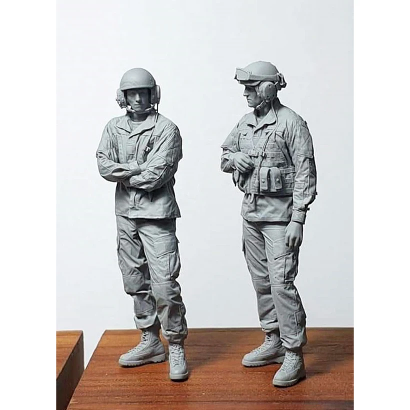 Resin Figure 1/35 modern crew include 2 man  Model Unassambled Unpainted  Figure Building Kit