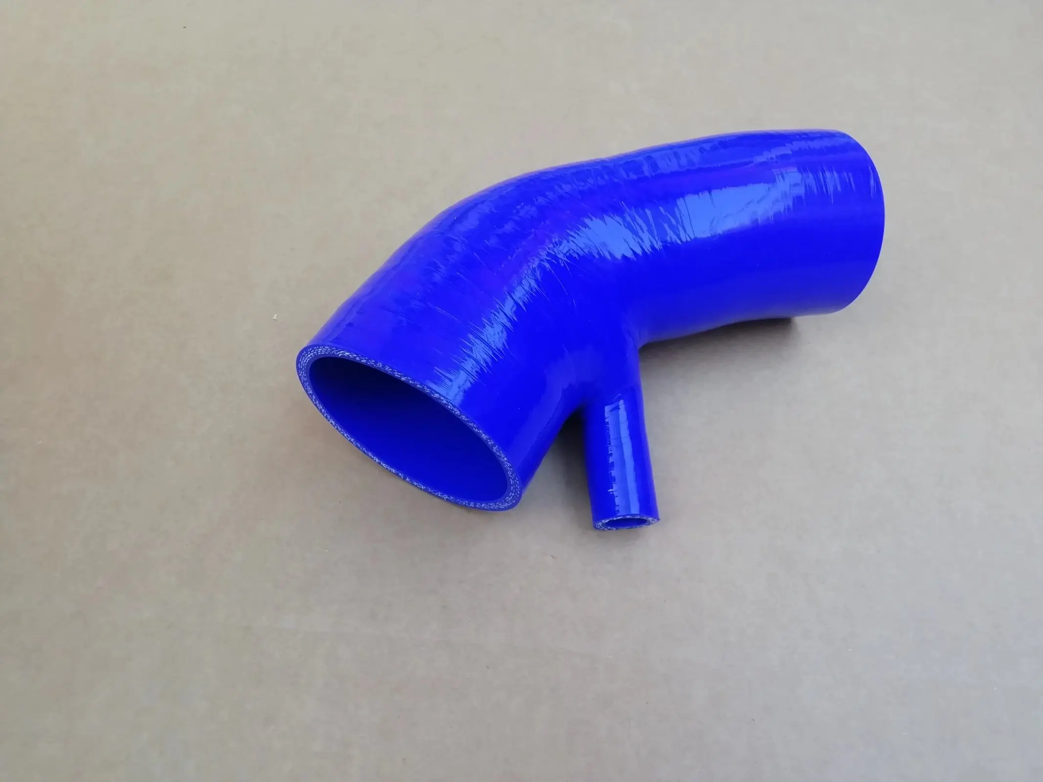 

Силиконовый впускной шланг воздухоочистителя для Nissan X-TRAIL T30 165788 H30A 16578-8H30A