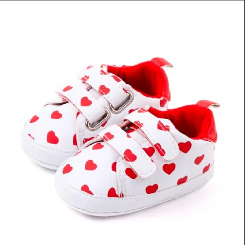 Zapatos de moda para bebés, zapatos informales suaves para primeros pasos, con corazón encantador